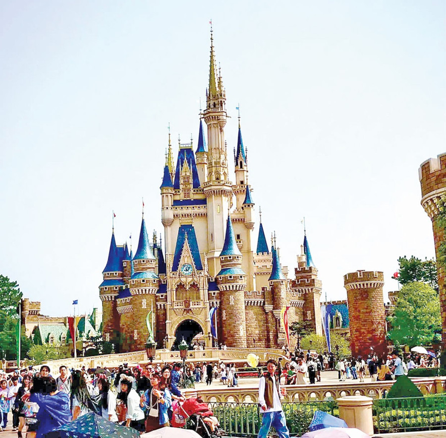 Đoàn học sinh APC Gia Lai tham quan Công viên Disney Land Tokyo. Ảnh: Đức Trí 5them.jpg