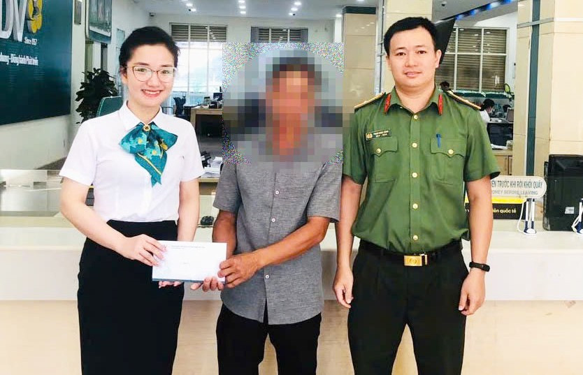 Công an tỉnh Gia Lai phối hợp với Ngân hàng Thương mại Cổ phần BIDV-Chi nhánh Gia Lai kịp thời ngăn chặn một vụ lừa đảo chiếm đoạt tài sản qua mạng xã hội. Ảnh: K.P anh-1-2.jpg