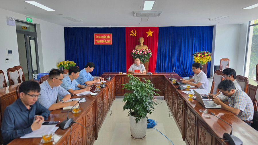 Quang cảnh cuộc họp. Ảnh: Bá Bính anh.jpg