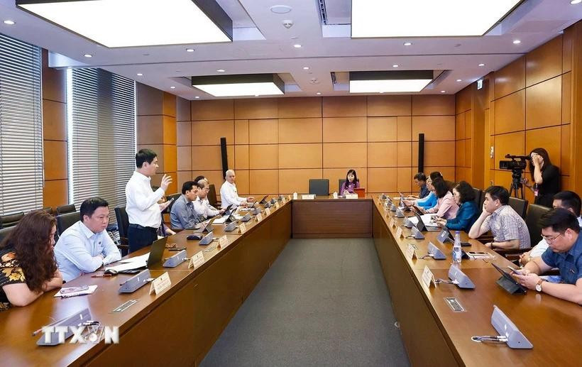 Đoàn đại biểu Quốc hội các tỉnh Hà Nam, Lai Châu, An Giang và Kon Tum thảo luận ở tổ. (Ảnh: Doãn Tấn/TTXVN) cao-toc-dd.jpg