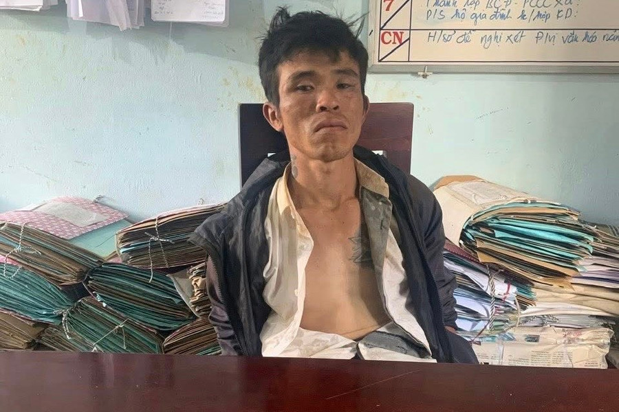 Đối tượng Phúc có nhiều tiền án và nghi sử dụng ma túy đá. Ảnh trong lần bị bắt trước đó do Công an cung cấp doi-tuong-phuc-co-nhieu-tien-an-va-nghi-su-dung-ma-tuy-da-anh-trong-lan-bi-bat-truoc-do-do-cong-an-cung-cap.jpg