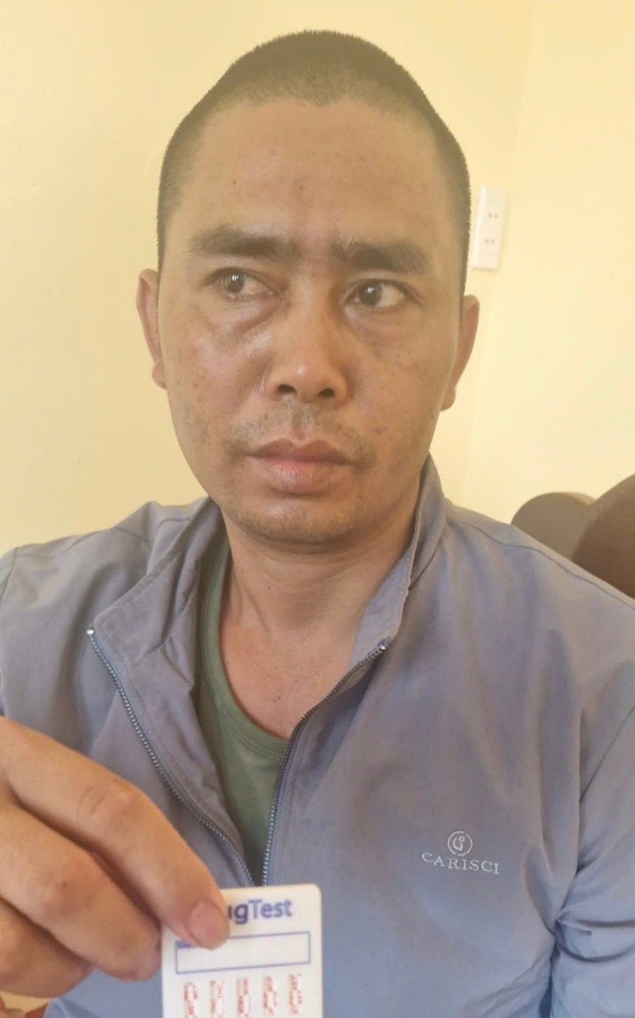 Đối tượng Rmah Uêk bị bắt giữ về hành vi tàng trữ trái phép chất ma túy. Ảnh: Văn Đức doi-tuong-rmah-uek-bi-bat-giu-ve-hanh-vi-tang-tru-trai-phep-chat-ma-tuy-anh-van-duc.jpg