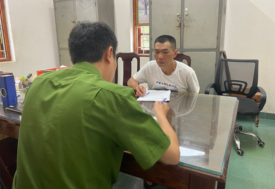 Hiện đối tượng Vũ đã khai nhận thực hiện 4 vụ cướp giật tài sản trên địa bàn TP. Pleiku. Ảnh: Văn Ngọc hien-doi-tuong-vu-da-khai-nhan-thuc-hien-4-vu-cuop-giat-tai-san-tren-dia-ban-tp-pleiku-anh-van-ngoc.jpg