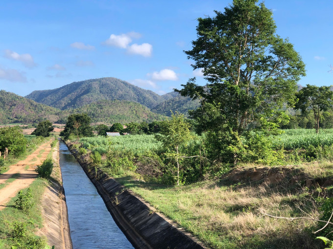 Hệ thống kênh mương thủy lợi tại huyện Krông Pa (Gia Lai) được mở rộng phục vụ tưới tiêu, đảm bảo nguồn nước trong mùa khô hạn. Hệ thống kênh mương thủy lợi tại huyện Krông Pa (Gia Lai) được mở rộng phục vụ tưới tiêu, đảm bảo nguồn nước trong mùa khô hạn. 2