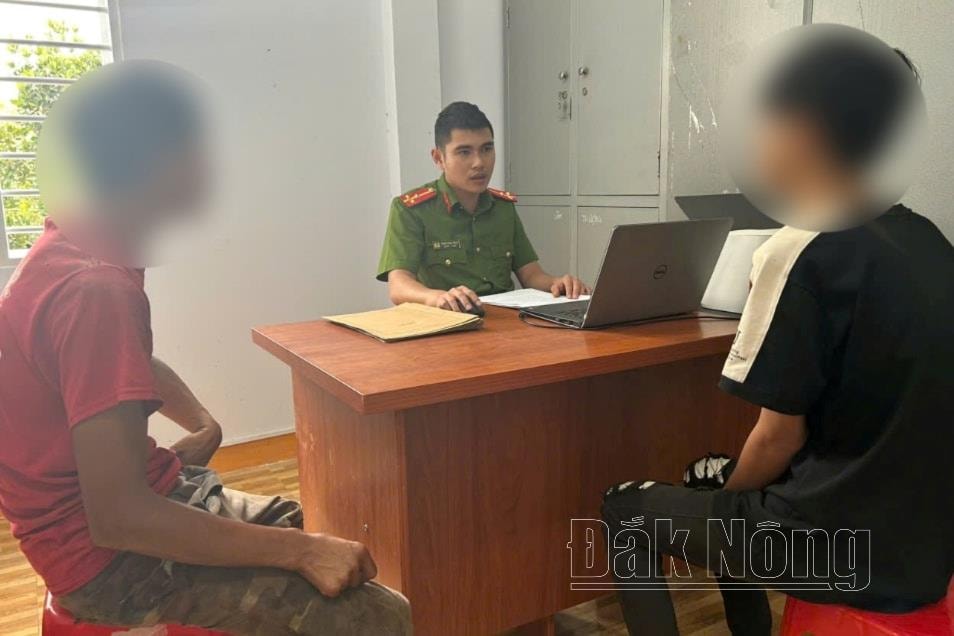Công an làm việc với một số đối tượng tình nghi ném đá xe khách lưu thông trên đường Hồ Chí Minh đoạn qua Đắk Nông 2