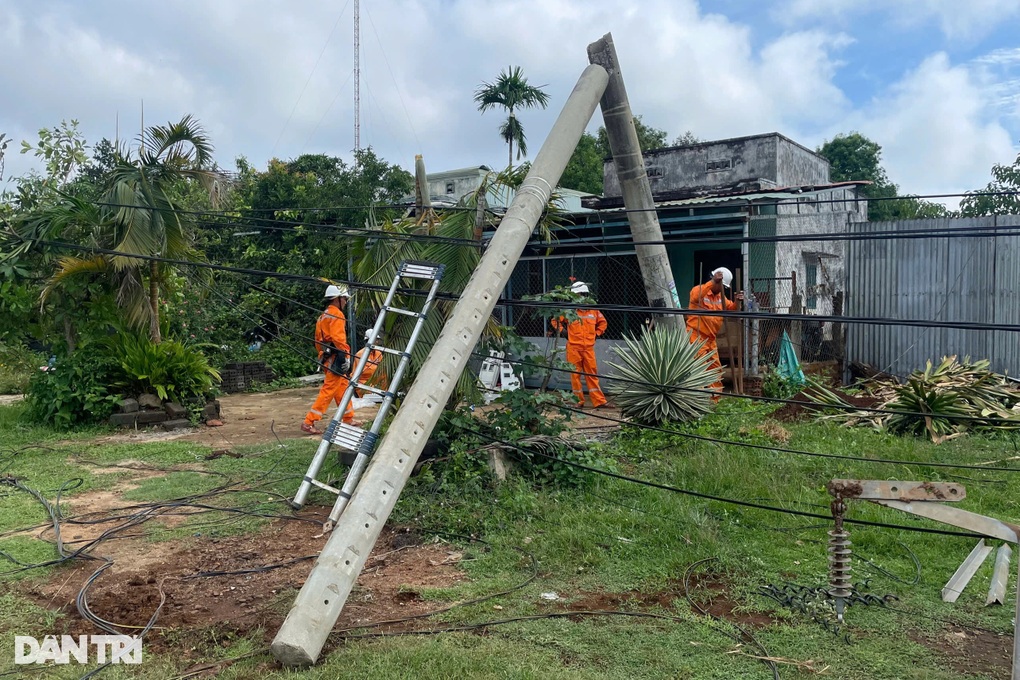 Ngành điện lên tiếng về chất lượng hàng loạt trụ bị gãy đôi ở Gia Lai - 1 Ngành điện lên tiếng về chất lượng hàng loạt trụ bị gãy đôi ở Gia Lai - 11