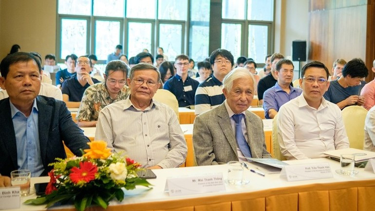 Buổi lễ có sự tham dự của nhiều nhà khoa học trên thế giới. Buổi lễ có sự tham dự của nhiều nhà khoa học trên thế giới.