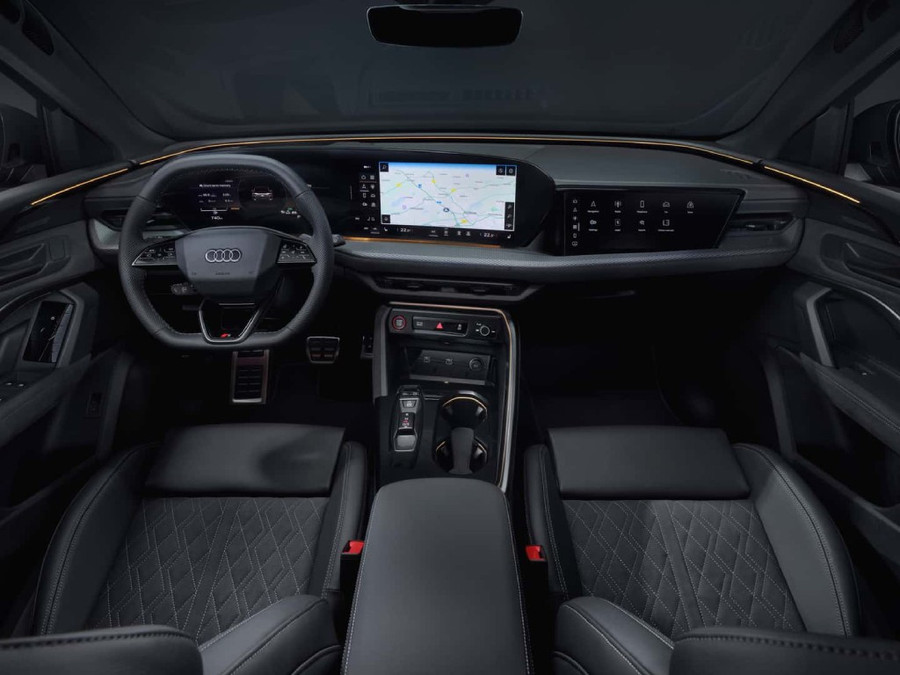 Nội thất đậm chất công nghệ với ba màn hình kỹ thuật số và hệ điều hành Android Automotive. Ảnh: ST 2025-audi-q5-8-1.jpg