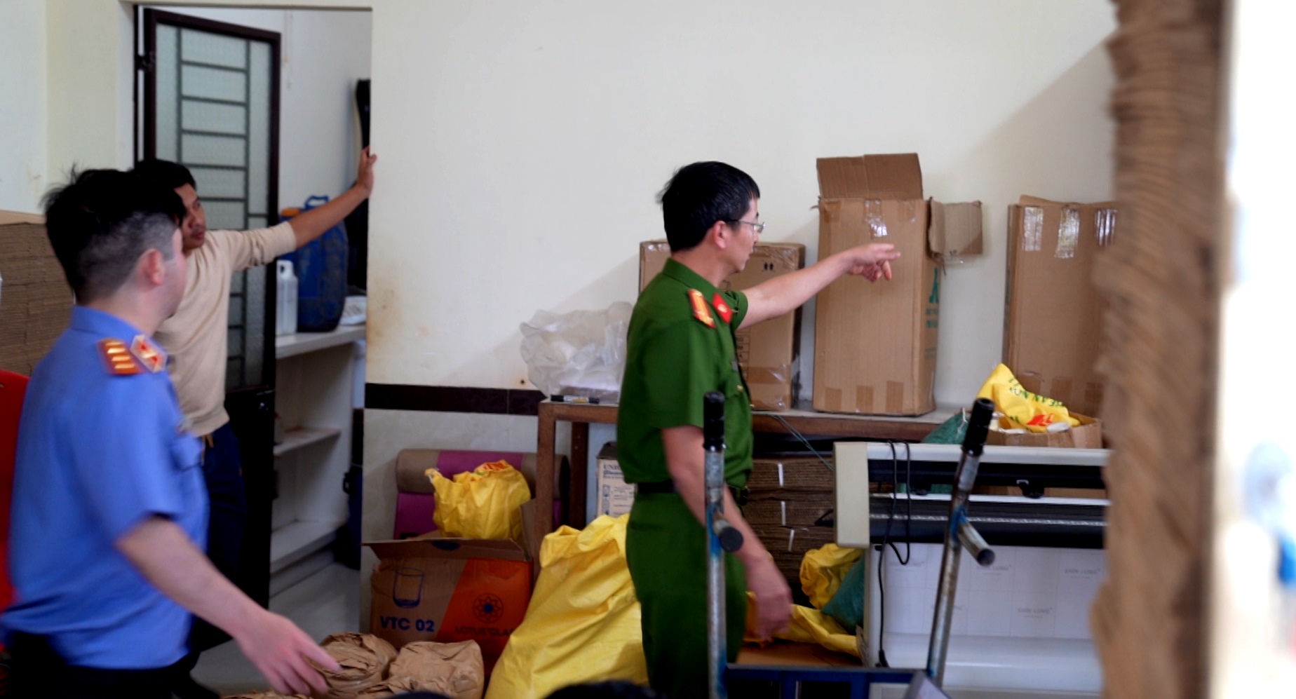 Công an tỉnh Gia Lai xử lý một vụ sản xuất, buôn bán cà phê giả đầu năm 2025 - Ảnh: Công an tỉnh Gia Lai 1