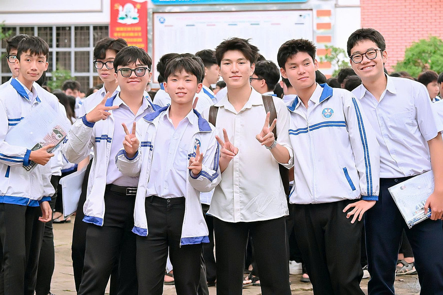 Thí sinh tự tin sau khi hoàn thành kỳ thi tốt nghiệp THPT năm 2025. Ảnh: Đ.T 2-thuyt.jpg