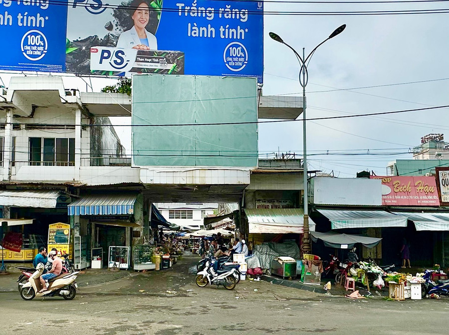 Đường vào TTTM Pleiku từ cổng đường Trần Phú. Ảnh: Hà Duy 2hd.jpg