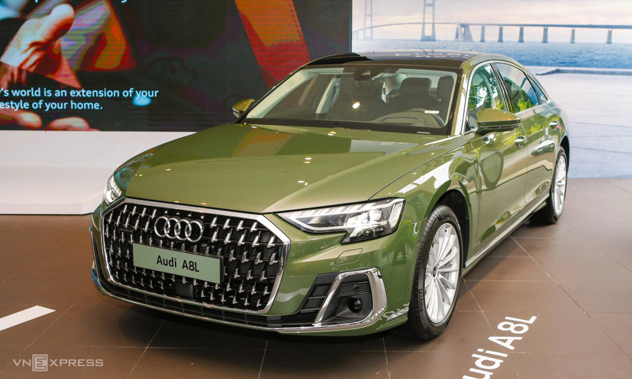 Ngoại thất sang trọng và hiện đại của Audi A8L 2022 với thiết kế lưới tản nhiệt khung đơn đặc trưng. Ảnh: S.T audi-a8l-2022-vne-6998-6751-1657294179.jpg
