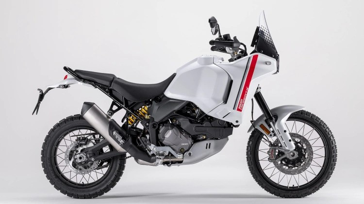 Phong cách rally đậm chất viễn chinh – Ducati DesertX chinh phục mọi địa hình. Ảnh: S.T ducati.jpg