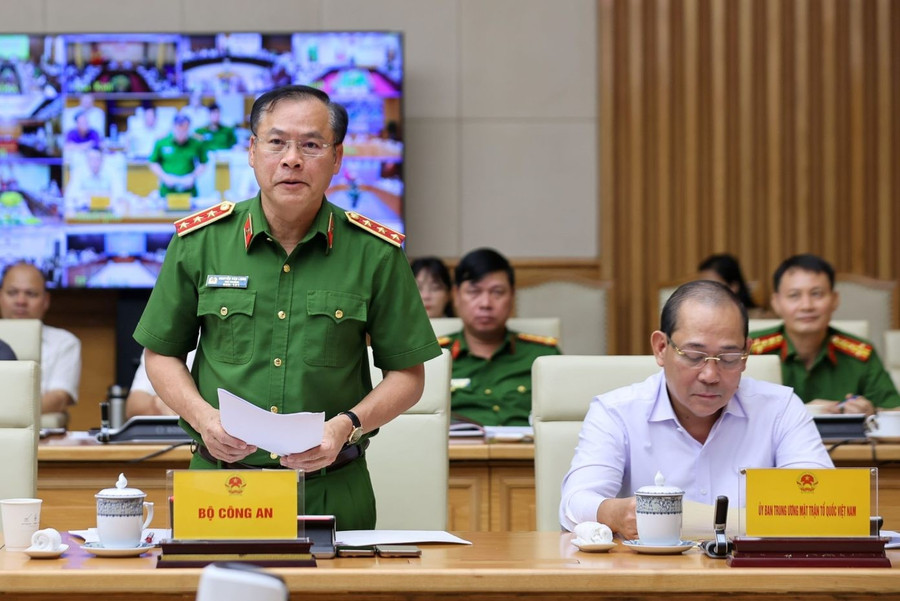 Thứ trưởng Bộ Công an Nguyễn Văn Long cho biết các bộ ngành đang xây dựng hệ thống truy xuất nguồn gốc hàng hóa. Ảnh VGP/Nguồn thesaigontimes.vn thu-truong-bo-cong-an-nguyen-van-long-cho-biet-cac-bo-nganh-dang-xay-dung-he-thong-truy-xuat-nguon-goc-hang-hoa-anh-vgp-nguon-thesaigontimesvn.jpg