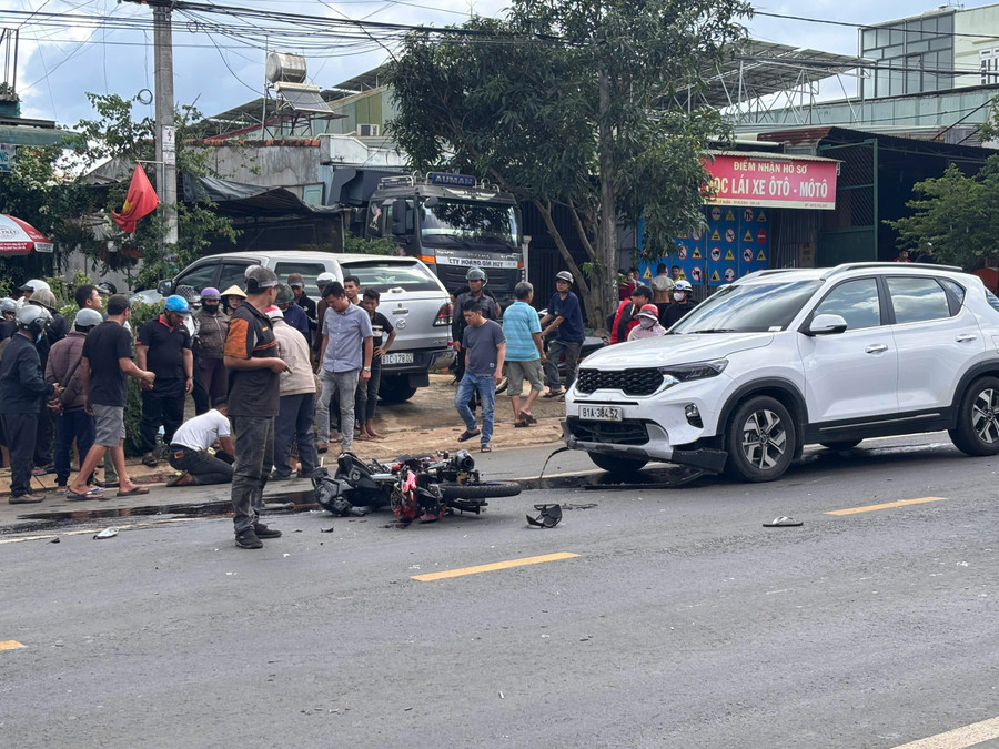 Anh Luyn bị thương nặng sau cú va chạm. Ảnh: Văn Tuân anh-luyn-bi-thuong-nang-sau-cu-va-cham-anh-van-tuan.jpg