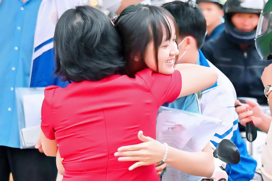 cac-thi-sinh-buoc-vao-ky-thi-trong-su-thuong-yeu-dong-vien-tu-phia-gia-dinh-anh-duc-thuy.jpg