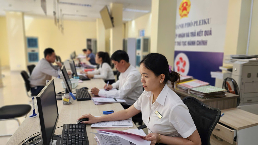 UBND tỉnh yêu cầu các cơ quan, đơn vị, địa phương thực hiện số hóa hồ sơ, kết quả giải quyết thủ tục hành chính. Ảnh: M.N img-3285.jpg