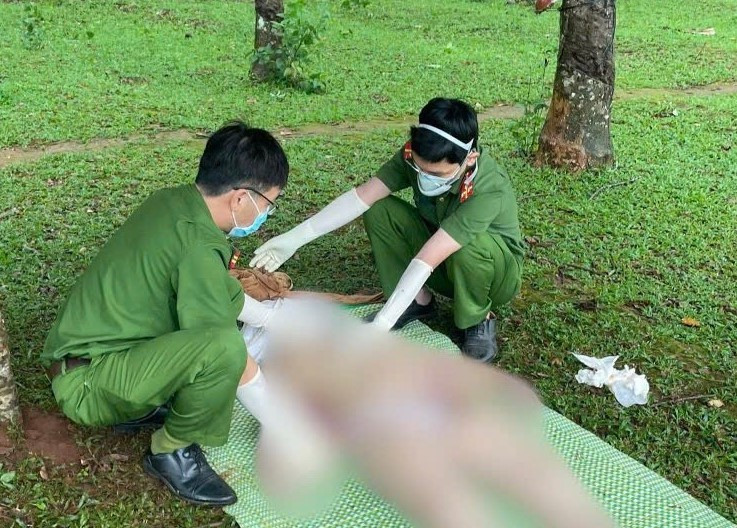 Những nhát dao mổ của cán bộ, bác sĩ pháp y giúp vụ việc được sáng tỏ. Ảnh: Văn Tín nhung-nhat-dao-mo-cua-can-bo-bac-si-phap-y-giup-vu-viec-duoc-sang-to-anh-van-tin.jpg