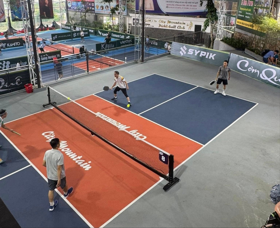 Pickleball là môn thể thao đang phát triển mạnh thời gian gần đây tại Gia Lai. Ảnh: H.D san-tap-tai-city-mountain-pickleball-anh-hd-1613.jpg