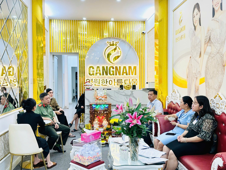 so-y-te-phoi-hop-voi-phong-pa03-cong-an-tinh-gia-lai-tien-hanh-kiem-tra-dot-xuat-tham-my-vien-quoc-te-gangnam-chieu-11-6-anh-nhu-nguyen.jpg