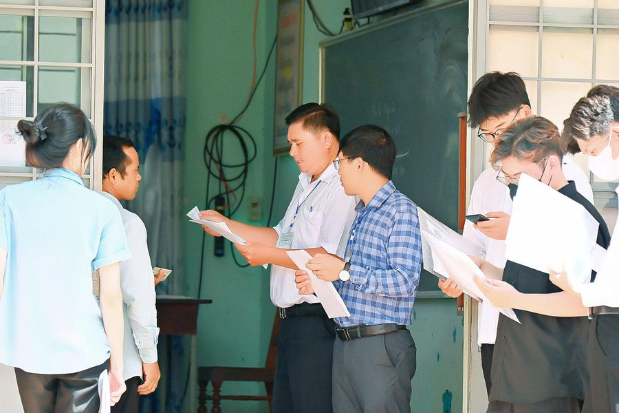 Chiều 26-6, thí sinh bước vào thi môn Toán-môn thi thứ 2 của kỳ thi tốt nghiệp THPT năm 2025. Ảnh: Đ.T toan-thuy.jpg