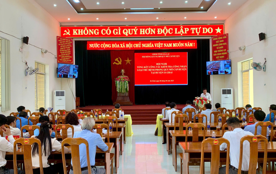 Quang cảnh Hội nghị tổng kết công tác kiểm tra công nhận loại trừ bệnh phong quy mô cấp huyện tại huyện Ia Grai. Ảnh: Hồng Quý z6678912912821-9571ae0eba25422e3a7ec32a04d7b415.jpg