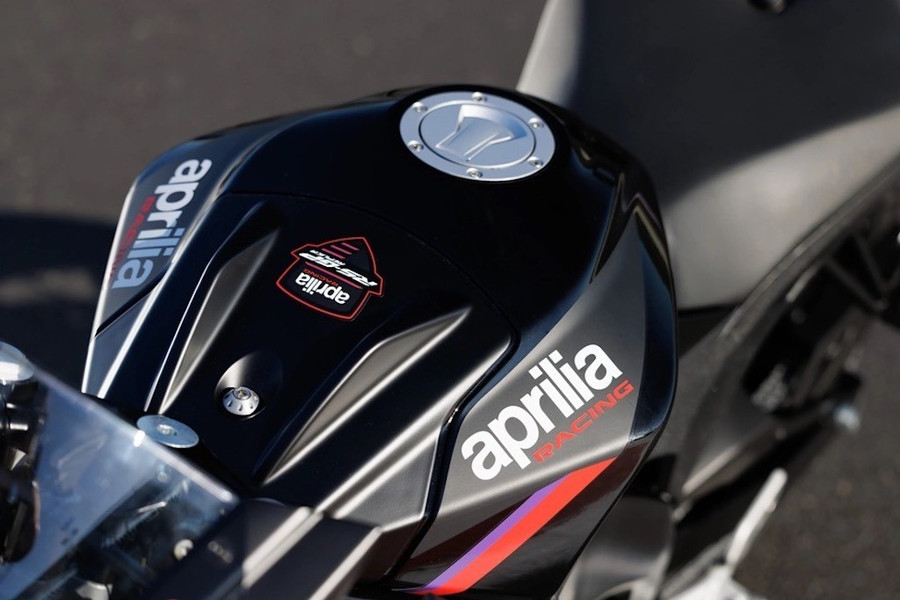 nghenhin-xedoisong-aprilia-rs-12-4.jpg