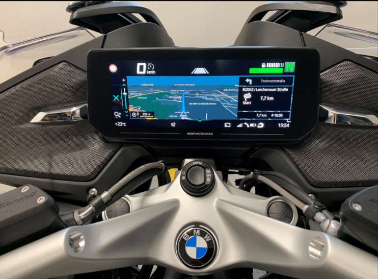 Màn hình TFT 10.25 inch hiển thị đa thông tin, hỗ trợ kết nối thông minh. Ảnh: S.T bmw-673.png