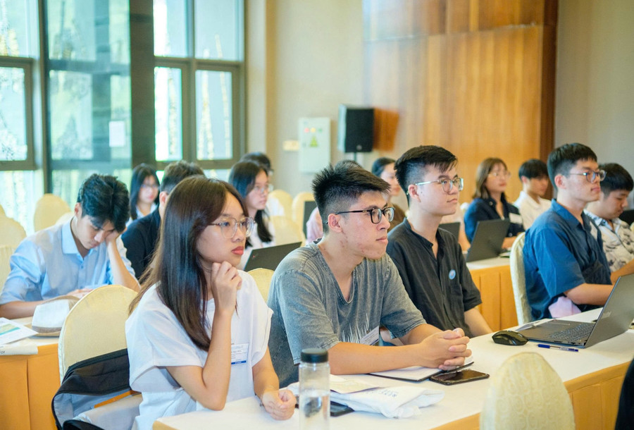 Trường học Việt Nam về Vật lý Thiên văn lần thứ 9 có nhiều nghiên cứu viên trẻ và sinh viên đến từ 6 quốc gia và vùng lãnh tham gia. Ảnh: A.N a1-thien-van.jpg