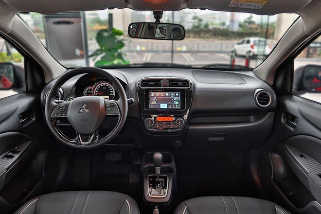 Riêng bản CVT còn có thêm hệ thống giải trí màn hình 7 inch kết nối Android Auto/Apple CarPlay với khả năng kết nối 2 điện thoại cùng lúc, đạt chuẩn Hi-Res Audio. Ảnh: ST 10-1751991370-248-width660height440.jpg