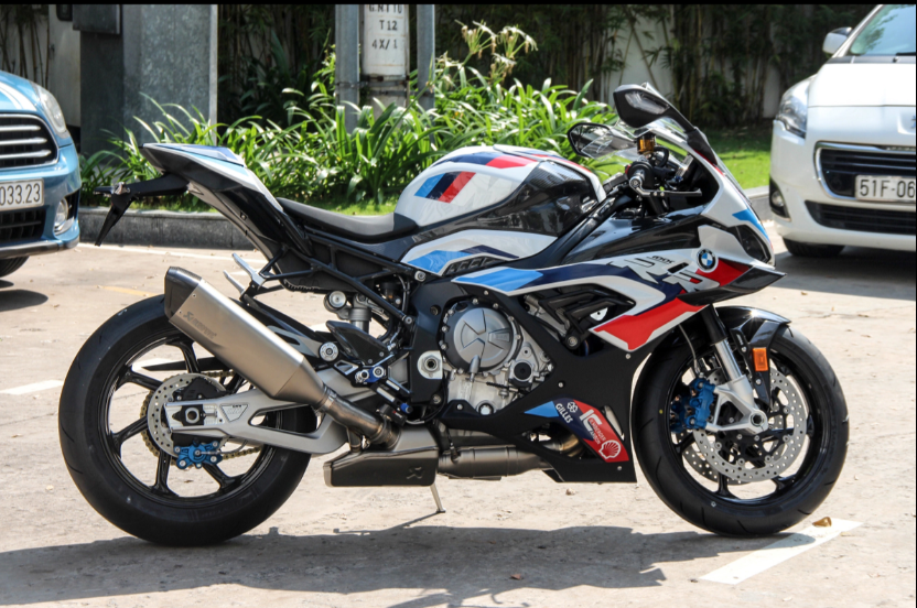 Hệ thống điện tử hỗ trợ tối ưu: ABS Pro, kiểm soát lực kéo, quickshifter. Ảnh: S.T xe-may-47.png