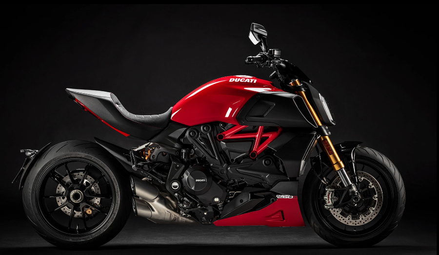 Thiết kế cơ bắp đặc trưng của Diavel V4 thu hút mọi ánh nhìn. Ảnh: S.T 77.png