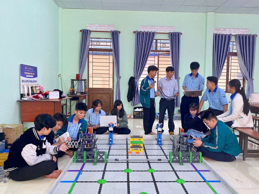 Thông tư mới khi ban hành sẽ là cơ sở để đề xuất chính sách và giải pháp đổi mới hoạt động dạy và học, đáp ứng yêu cầu triển khai chương trình giáo dục phổ thông. Ảnh minh họa: M.T hoc-sinh-truong-thpt-chi-lang-tp-pleiku-tham-gia-sinh-hoat-cau-lac-bo-stem-robotics-anh-moc-tra.jpg