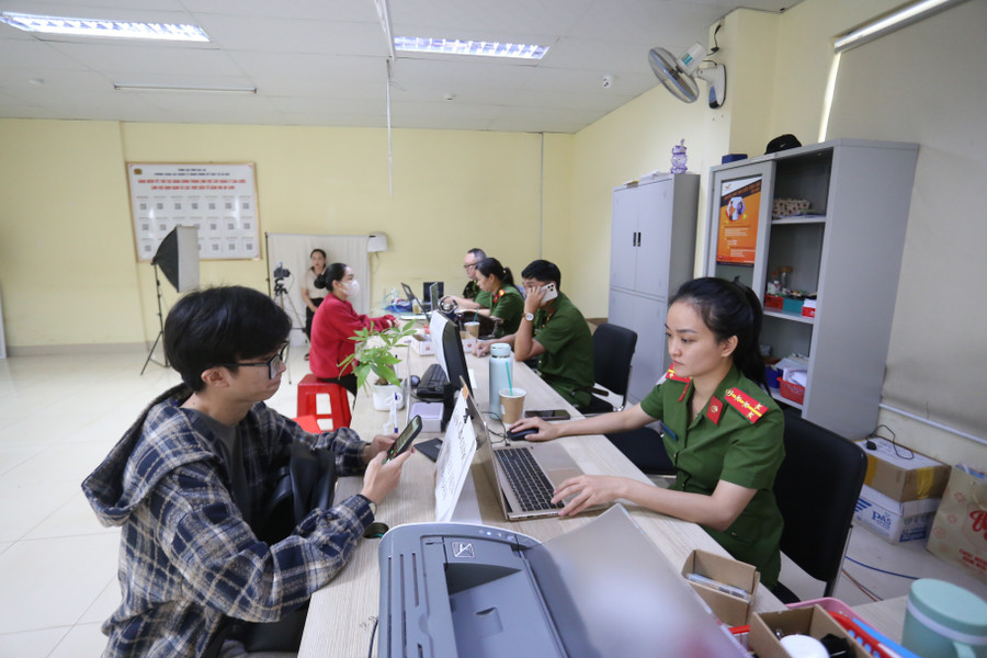 Nhu cầu cấp căn cước, định danh điện tử của người dân tăng cao sau khi sáp nhập đơn vị hành chính. Ảnh: Văn Ngọc nhu-cau-cap-can-cuoc-dinh-danh-dien-tu-cua-nguoi-dan-tang-cao-sau-khi-sap-nhap-don-vi-hanh-chinh-anh-van-ngoc.jpg