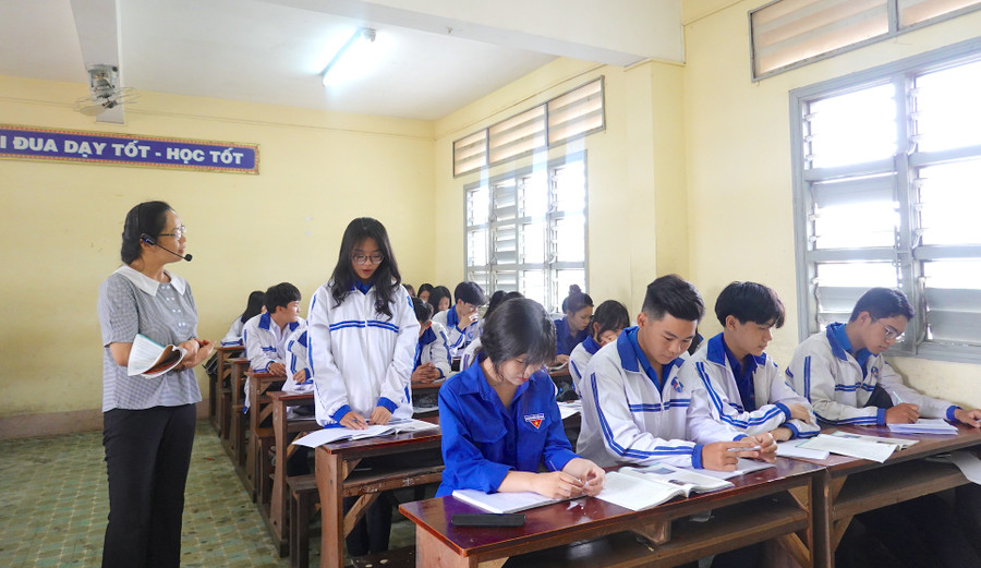 Dự thảo Nghị định cũng quy định hệ số lương đặc thù đối với nhà giáo với mức từ 1,1 đến 1,6 tùy theo cấp học, trình độ đào tạo. Ảnh minh họa: M.T theo-chuong-trinh-gdpt-2018-viec-to-chuc-kiem-tra-danh-gia-cung-co-nhieu-doi-moi-theo-huong-phat-trien-pham-chat-nang-luc-hoc-sinh-anh-moc-tra.jpg