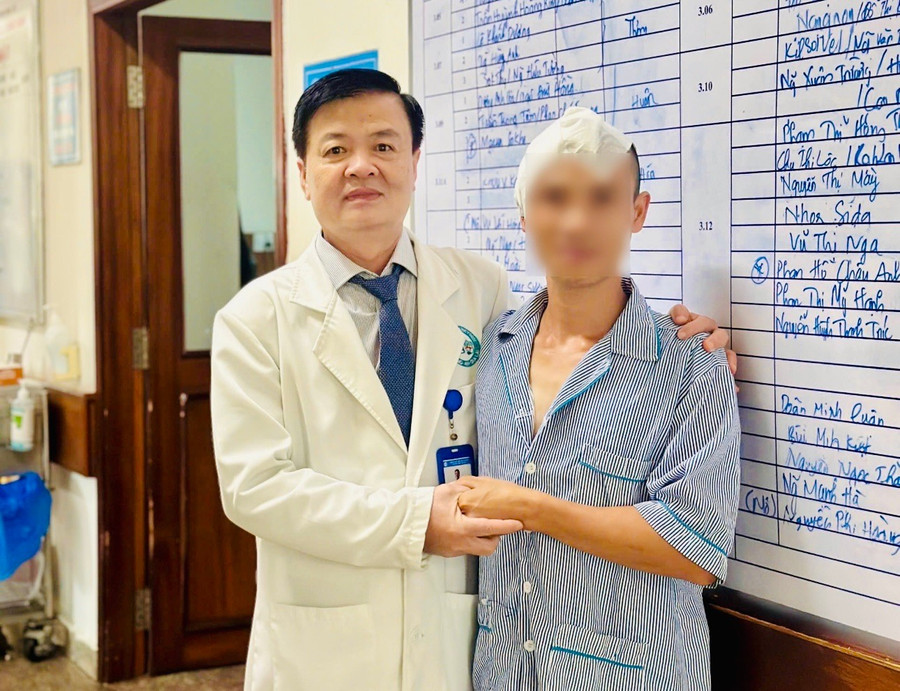 Sau phẫu thuật tạo hình bằng lưới sọ nhân tạo titan, bệnh nhân T. đã hồi phục sức khỏe và dần trở lại cuộc sống bình thường. Ảnh: ĐVCC z6785715946214-c78351a340865a8359f151294b32027a.jpg