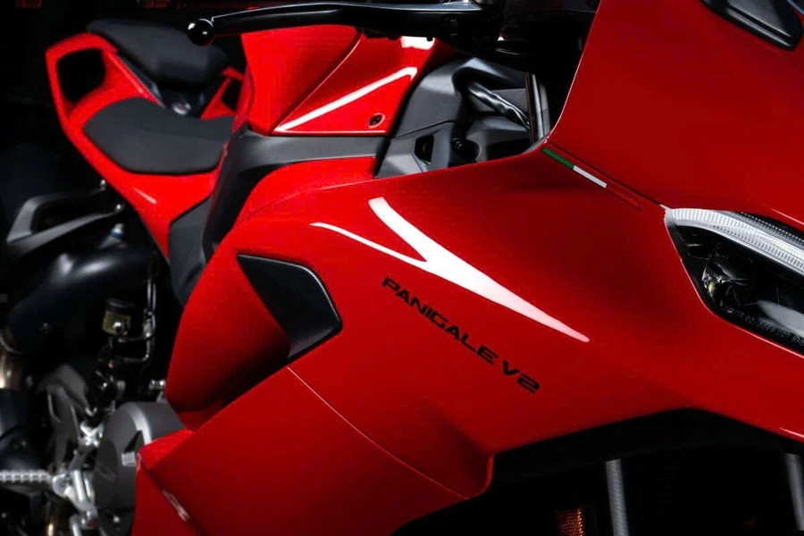 ducati-panigale-v2-2025-3.jpg
