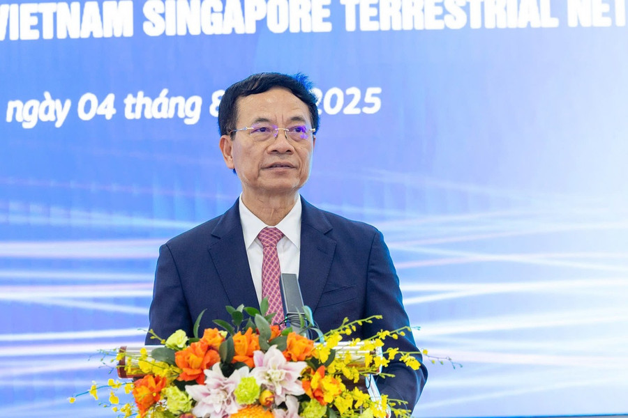 Bộ trưởng Nguyễn Mạnh Hùng phát biểu tại Lễ Khai trương. Bộ trưởng Nguyễn Mạnh Hùng phát biểu tại Lễ Khai trương.