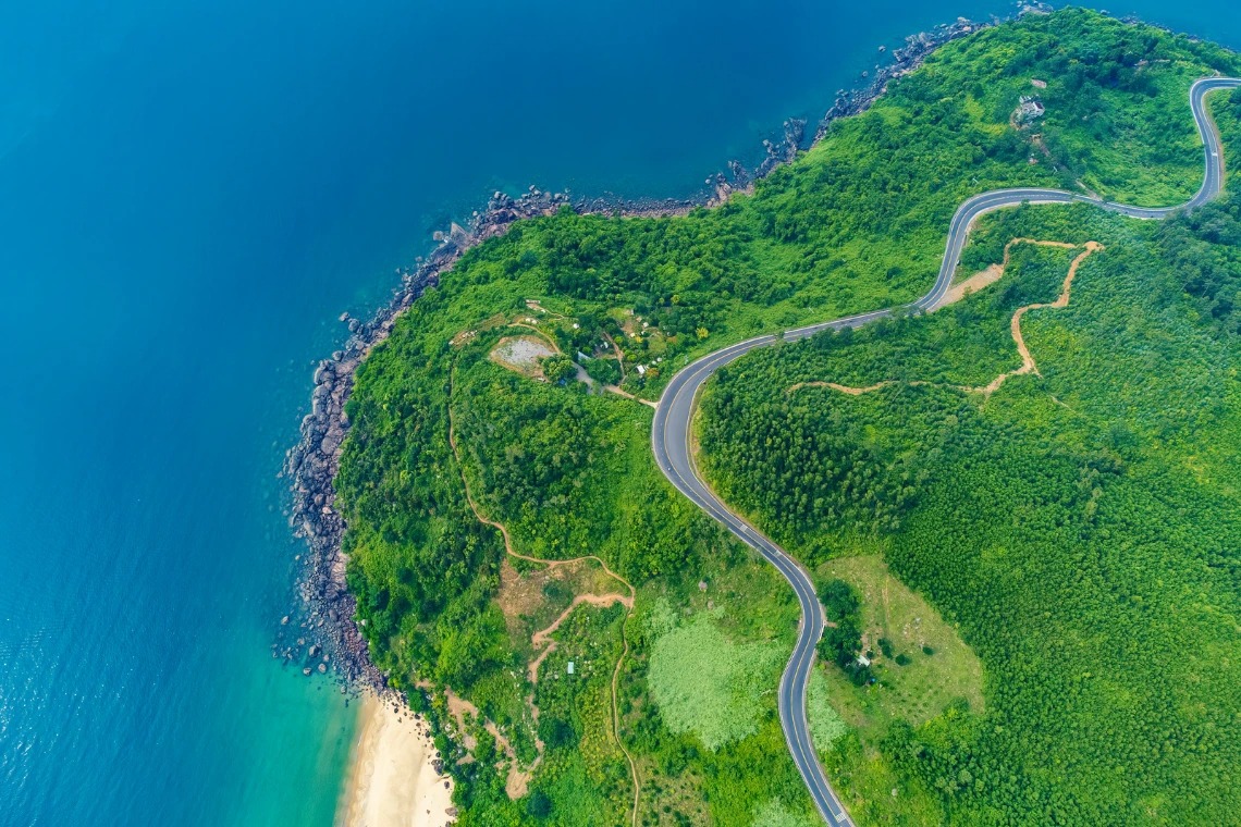 Đèo Hải Vân dài 20 km, cao 500 m so với mực nước biển