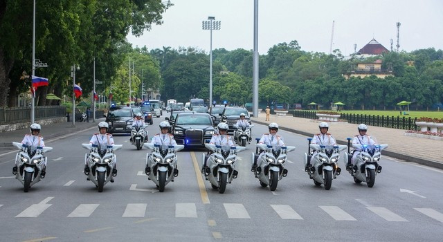 Dàn mô tô đặc chủng Yamaha FJR1300P hộ tống đoàn Tổng thống Nga Vladimir Putin thăm Việt Nam năm 2024. Ảnh: S.t glo-268-3.jpg