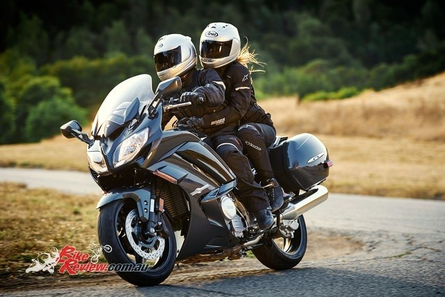 Yamaha FJR1300 thuộc dòng Sport Touring, có động cơ mạnh mẽ như xe thuần thể thao nhưng có tư thế ngồi đủ thoải mái để di chuyển đường dài. Ảnh: s.T glo-268-10.jpg