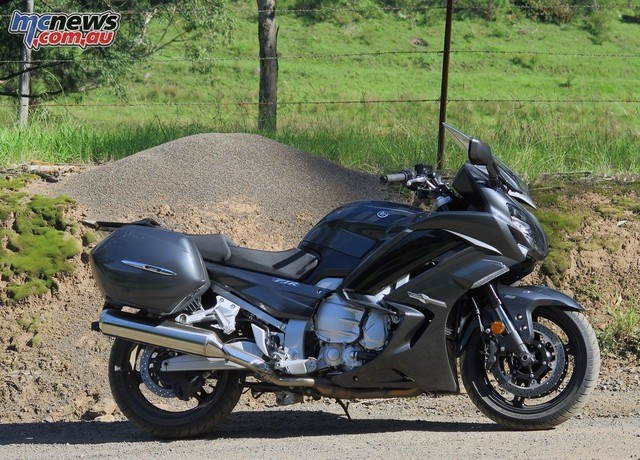 Yamaha FJR1300 phiên bản thương mại. Ảnh: S.t glo-268-9.jpg