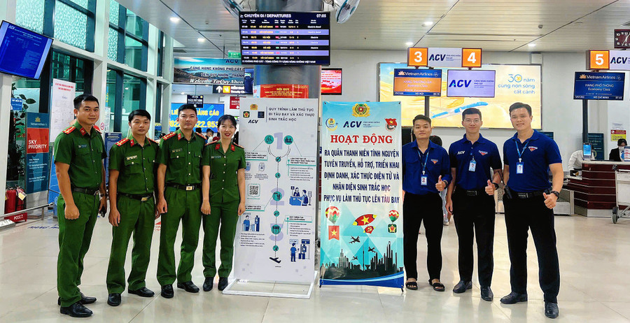 Cảng hàng không Phù Cát triển khai đồng bộ giải pháp ứng dụng định danh, xác thực điện tử và nhận diện sinh trắc học. Ảnh: Hải Yến 1.jpg