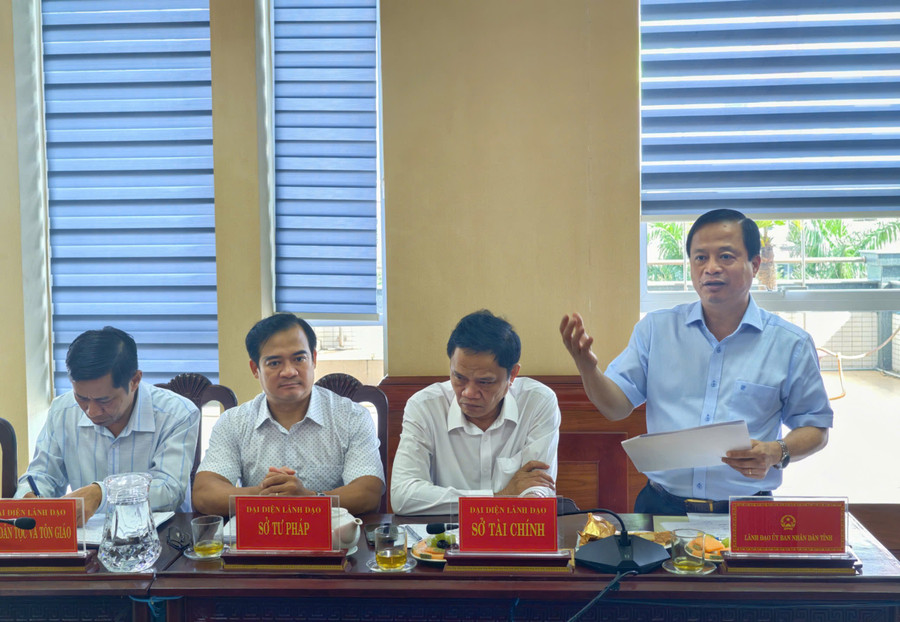 Phó Chủ tịch Thường trực UBND tỉnh Nguyễn Tuấn Thanh tham gia ý kiến tại phiên họp. Ảnh: Dũng Nhân 268-anh-3.jpg