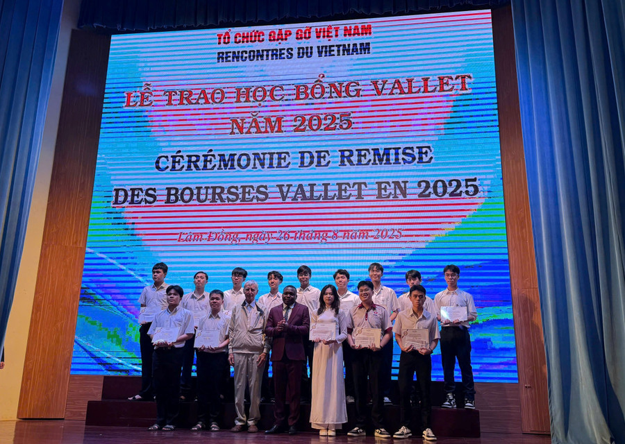 Học sinh tỉnh Gia Lai nhận học bổng Vallet năm 2025 tại phường Xuân Hương-Đà Lạt (tỉnh Lâm Đồng). Ảnh: ICISE 52002646b210394e6001.jpg