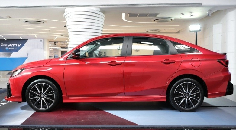 glo-yaris-ativ-hev-228-2.jpg