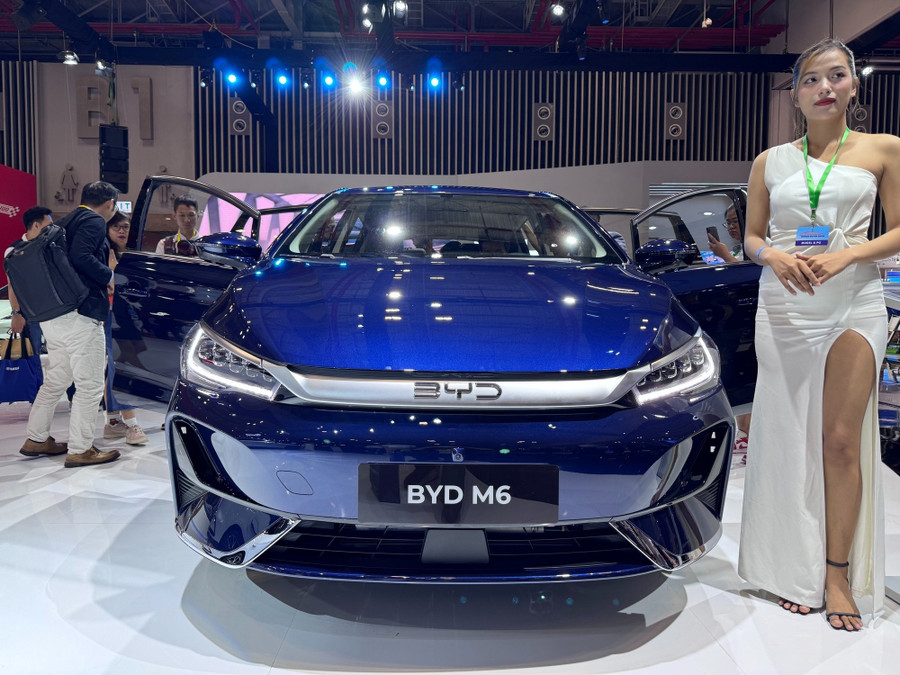 Mẫu xe BYD M6. glo-3925-3.jpg