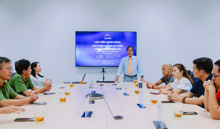 Ông Trần Ngọc Tuấn-Phó Hiệu trưởng Trường Đại học FPT-khẳng định: Học viện mạng Cisco mở ra cơ hội cho sinh viên tiếp cận chuẩn đào tạo toàn cầu lĩnh vực mạng máy tính và an toàn bảo mật thông tin. Ảnh: T.D ff1445184815c34b9a04.jpg