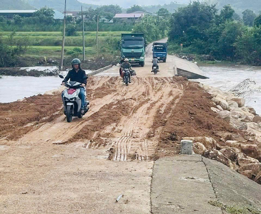Ngầm tràn qua thôn Mơ Nang 2 đã thông xe trở lại. Ảnh: Hòa Bình gen-n-z6967565835380-e1295fcbae9d9c0288a38008d84a6df6.jpg