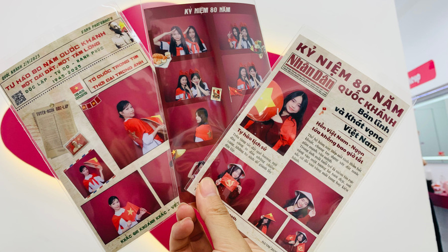 Không khí ngày lễ rộn ràng qua những bức ảnh kỷ niệm tại photobooth. Ảnh: Đồng Lai img-0836.jpg